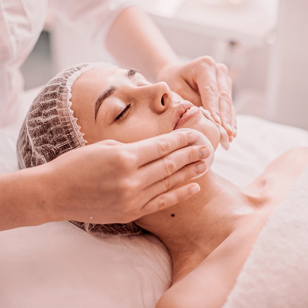 Limpieza facial profunda en Wabiwell Nápoles